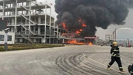 2022年錳砂濾料廠家石家莊一化工廠突發大火,現場不斷傳出爆炸聲!